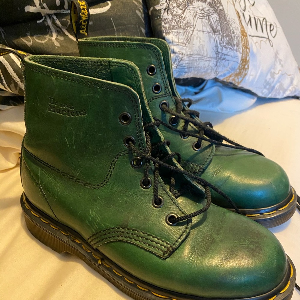 Vintage made in England green dr marten boots